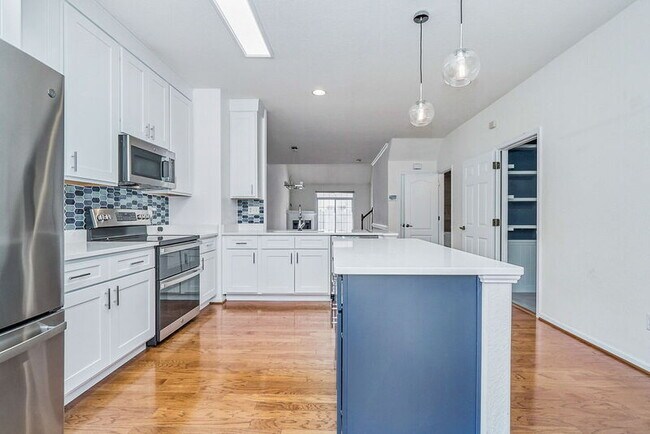 Foto del edificio - 985 Lambourne Ln