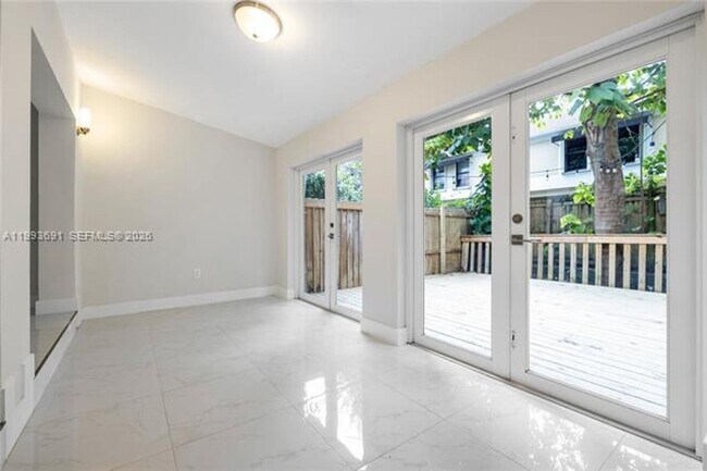 Foto del edificio - 3056 Shipping Ave
