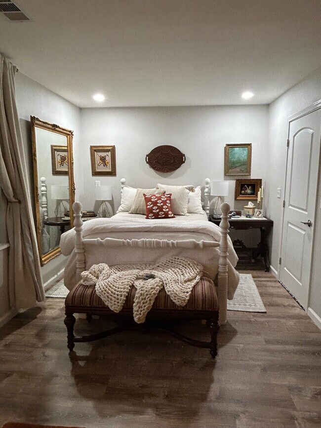 Bedroom space - 2812 Anita Ln