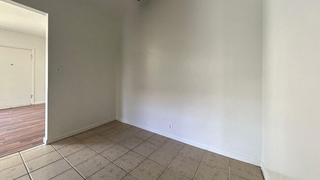 Building Photo - Price Reduced- Spacious 2 Bedroom, 1 Bathr...