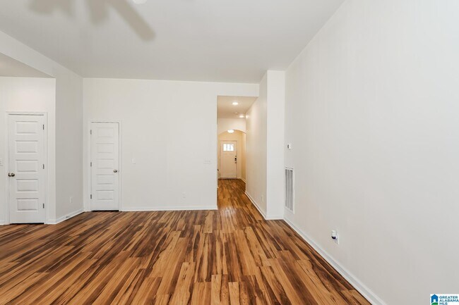Foto del edificio - 6966 Brightwell Ln