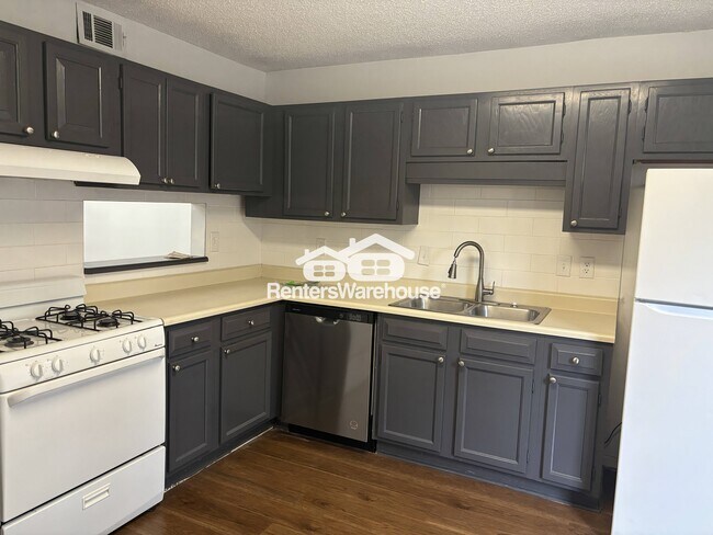 Foto del edificio - 1140 Country Club Pl