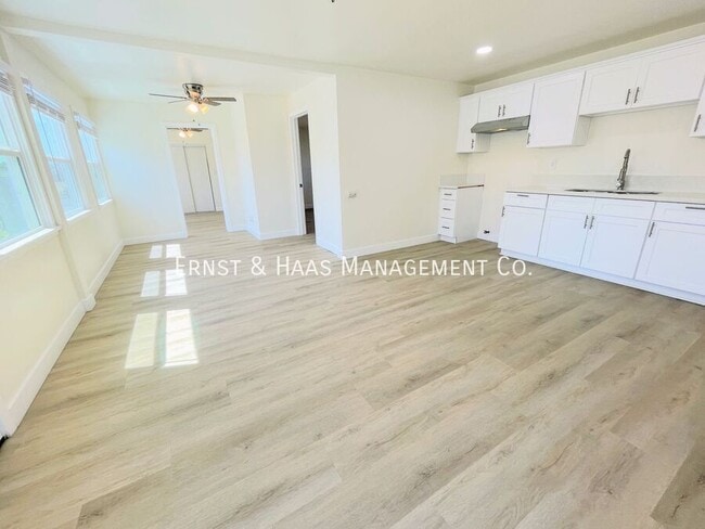 Foto del edificio - 2133 W Columbia St