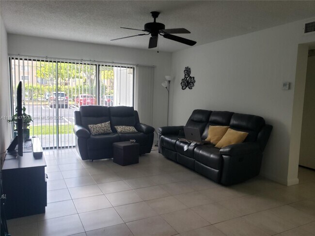 Foto del edificio - 9288 W Atlantic Blvd