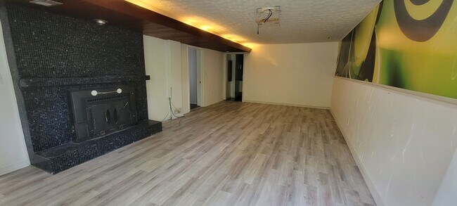 Foto del edificio - 4 bedrooms 3 baths beautiful house