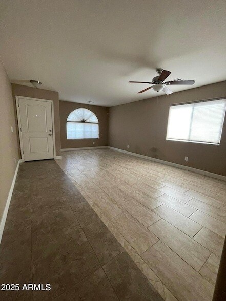 Foto del edificio - 7311 W Midway Ave