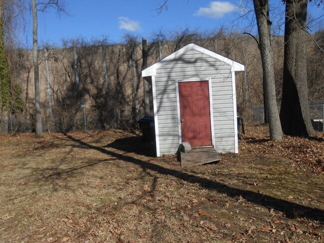 Foto del edificio - Rancher, 3 Bedrooms, 2 Full Baths. Minutes...