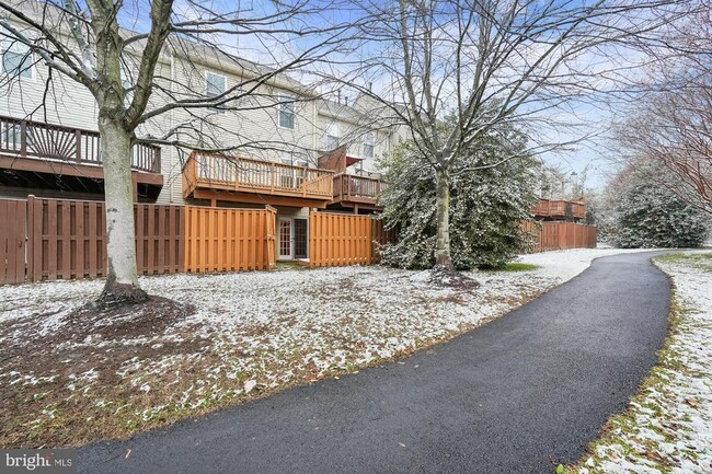 Building Photo - 45590 Whitcomb Square