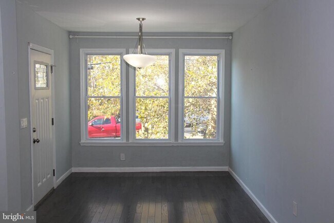 Foto del edificio - 5063 Whitaker Ave