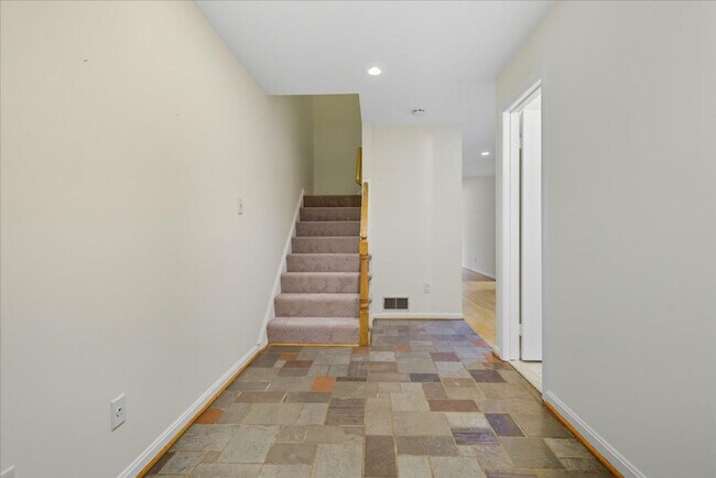 Foto del edificio - Beautiful Arlington Townhouse with 3 Beds ...