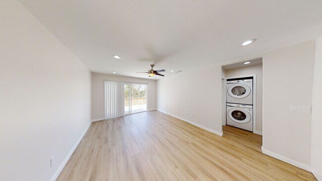 Building Photo - Newly Renovated (2022), 4BD/2BA