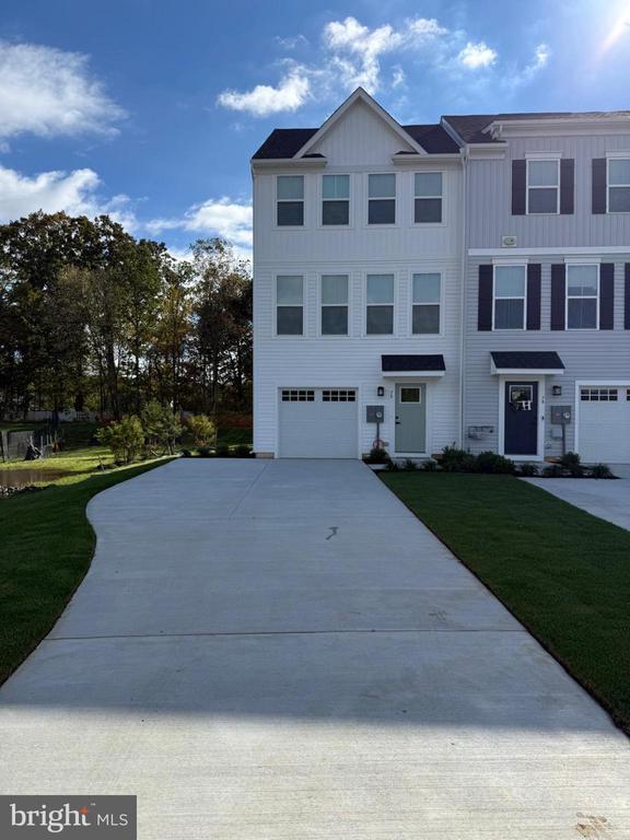 Building Photo - 76 SAND HILLS Dr