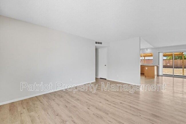 Building Photo - 815 W Westchester Ave
