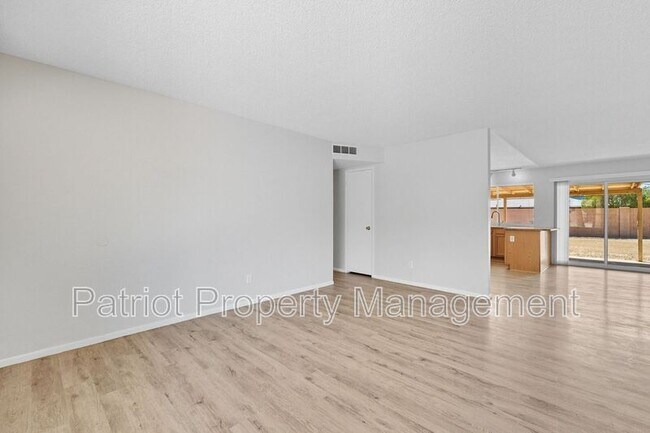 Foto del edificio - 815 W Westchester Ave