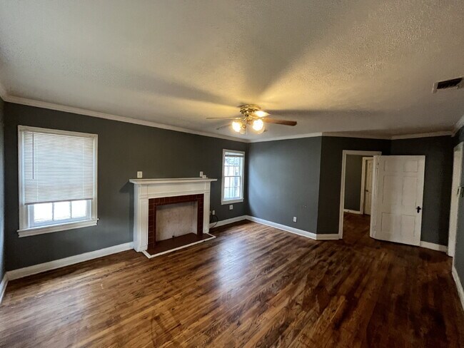 Foto del edificio - 2 Bed, Charm and All Bills Paid!