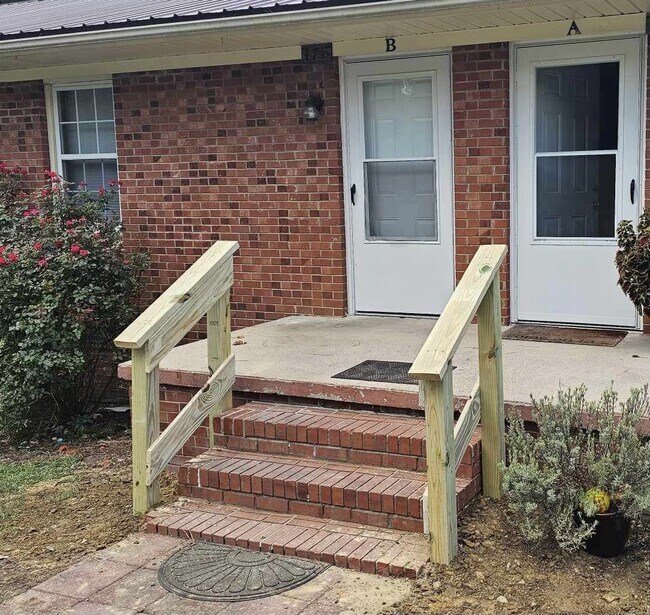 Front Porch - 176 Hardwood Ln