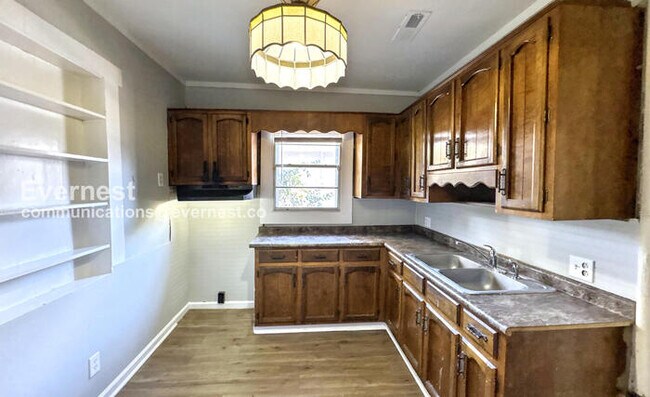 Foto del edificio - 3 Bed/1.5 Bath Home with Fenced Yard / Pet-Friendly / Vouchers Accepted / Available Now!