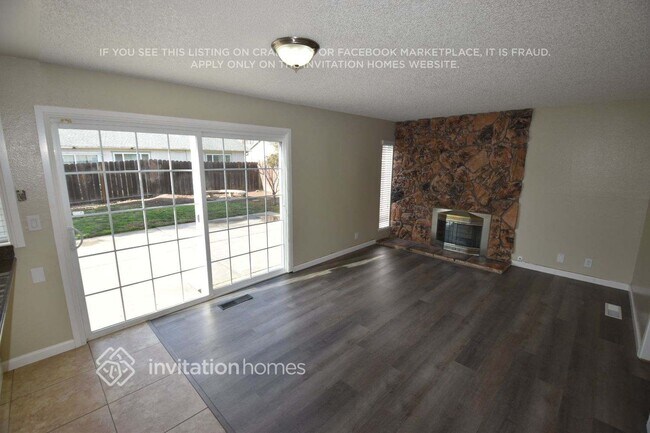 Foto del edificio - 518 Woodlark Dr