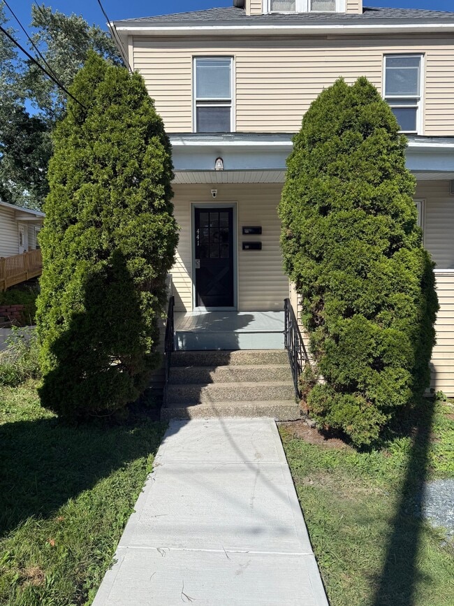 Building Photo - 441 Troy-Schenectady Rd