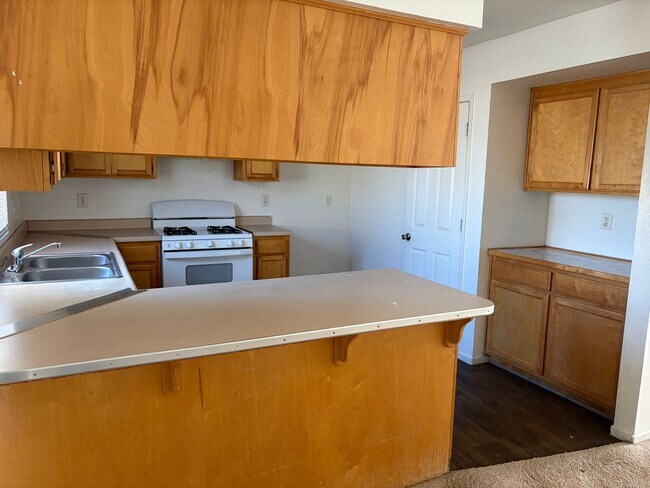 Building Photo - 583 Monique Ct