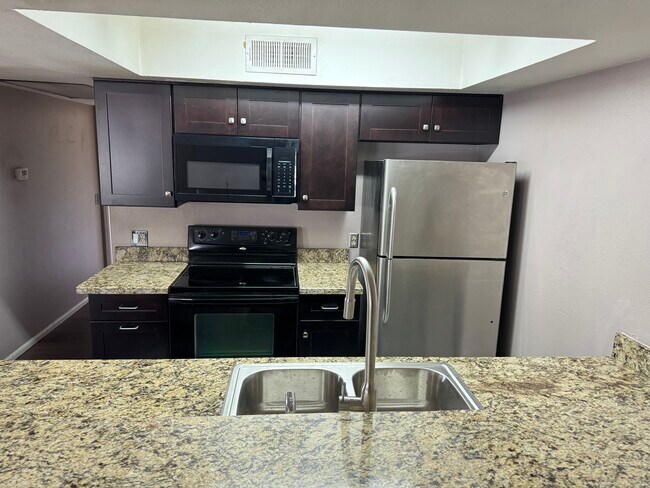 Foto del edificio - 8841 N 8th St