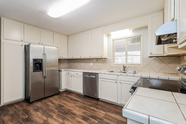 Building Photo - 4 Bedroom, 2 Bath Oasis in Clinton, MS!
