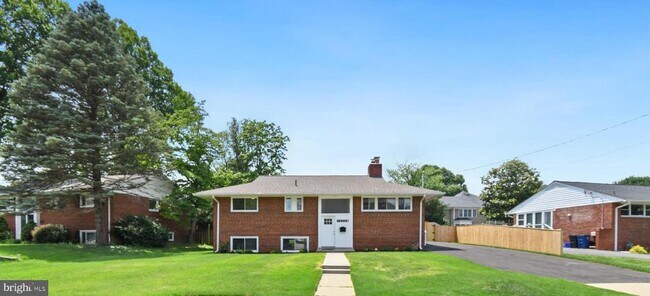 Foto del edificio - 10228 Farnham Dr