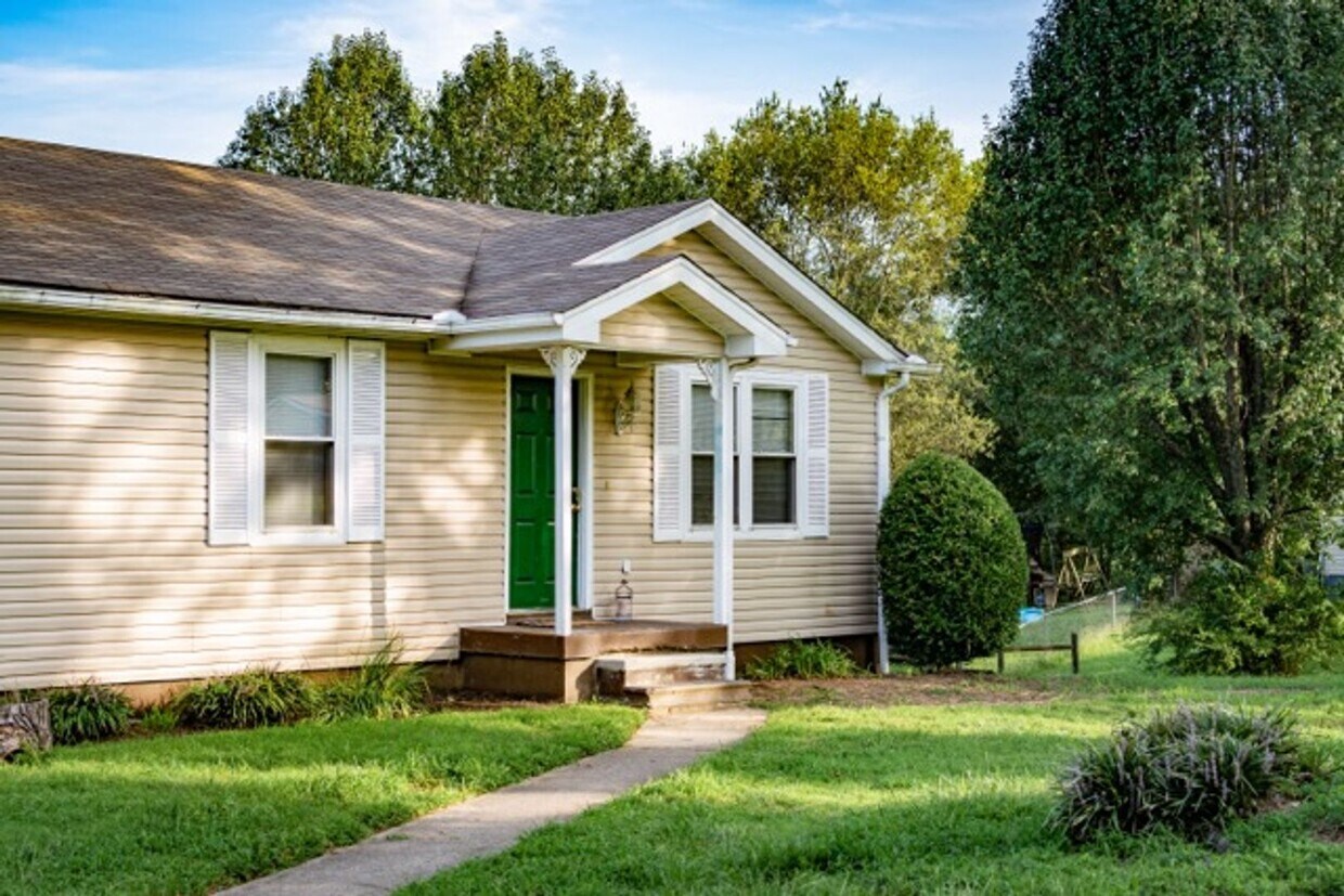 1134 Wynnewood Dr, Castalian Springs, TN 37031 House Rental in