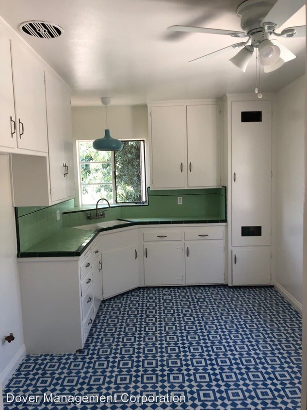 Primary Photo - 268 E Providencia Ave