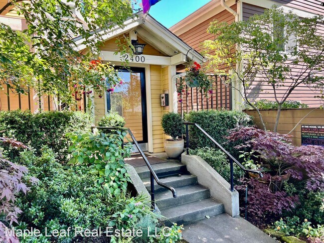 Building Photo - 2 br, 1 bath House - 2400 E. Howell, Unit H