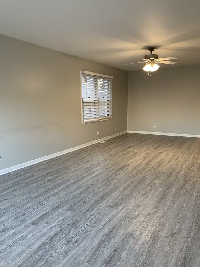 Building Photo - 5714 N Hermitage Ave