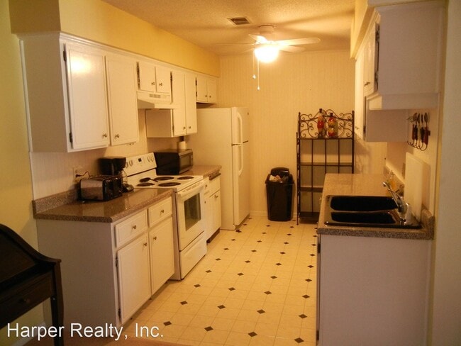 Building Photo - 2 br, 2.5 bath House - 123 The Bunkers