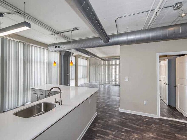 Building Photo - 222 Saratoga