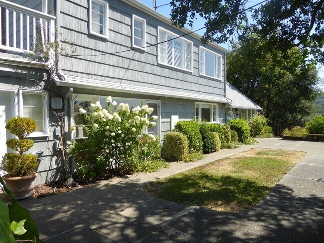 Building Photo - SPACIOUS AND SECLUDED THREE BED / TWO BATH...