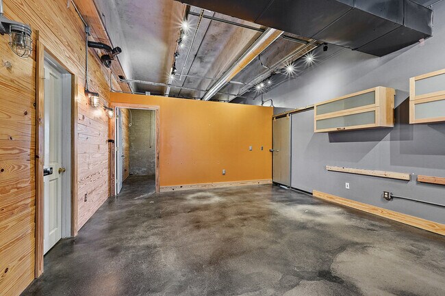 Foto del edificio - 4528 Bennington Ave