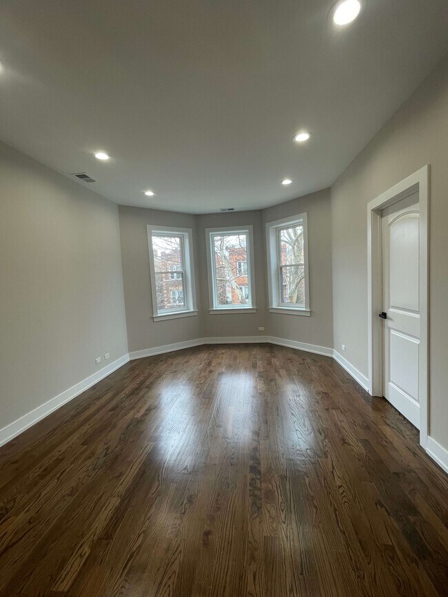 Foto del edificio - 3141 N Ridgeway Ave