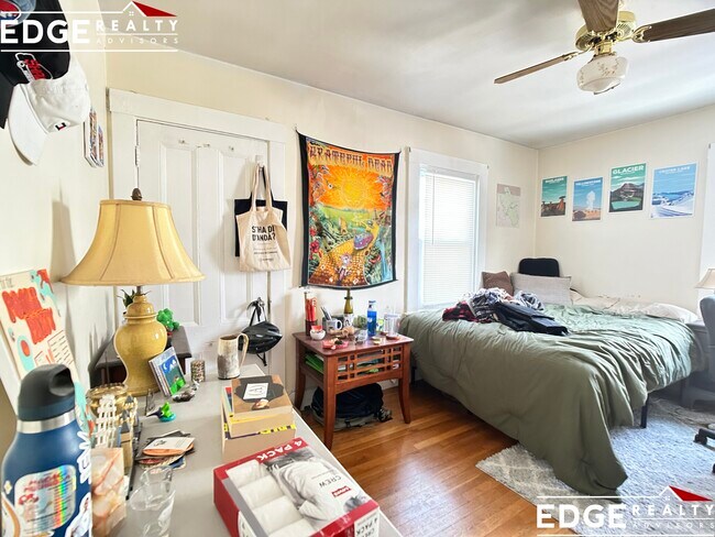 Building Photo - 28 A Cherry St