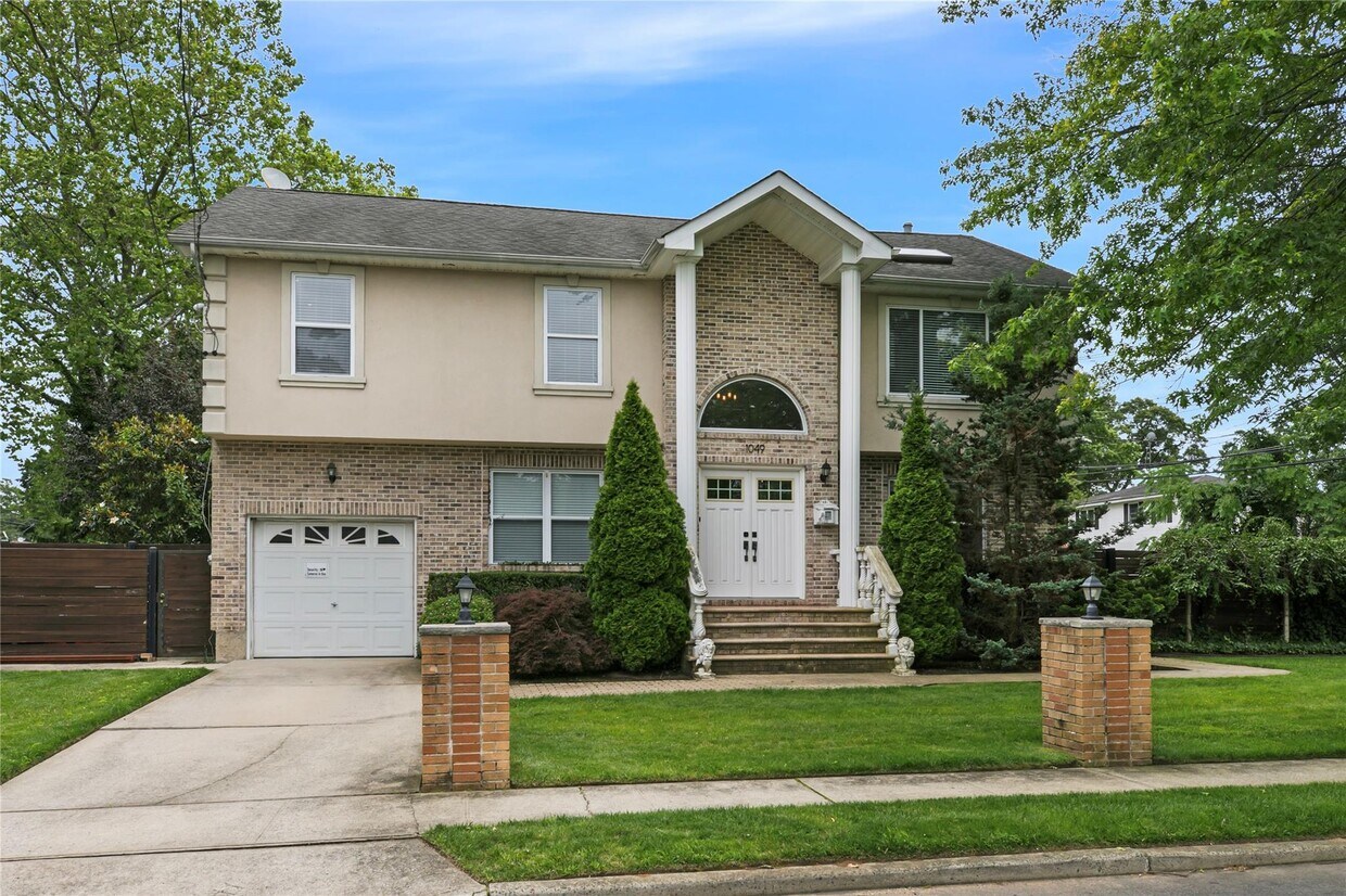 Primary Photo - 1049 Owasco Rd
