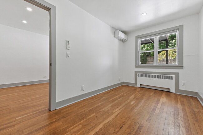 Foto del edificio - 5823 Fieldston Rd