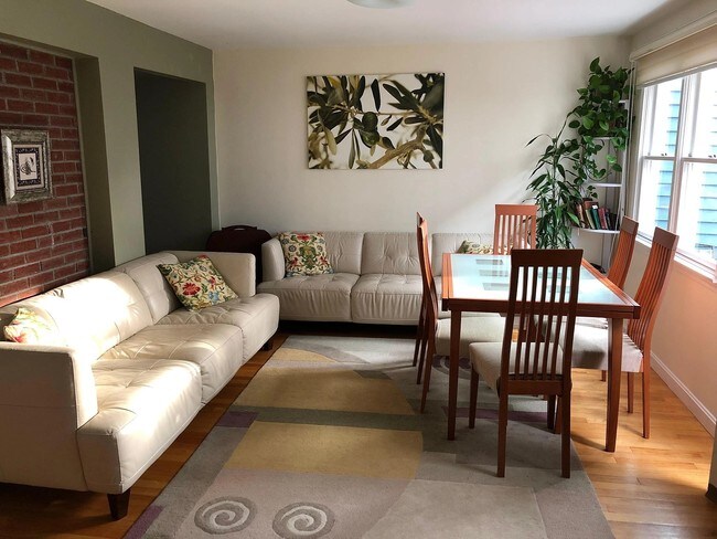 Building Photo - 12 Cozy St