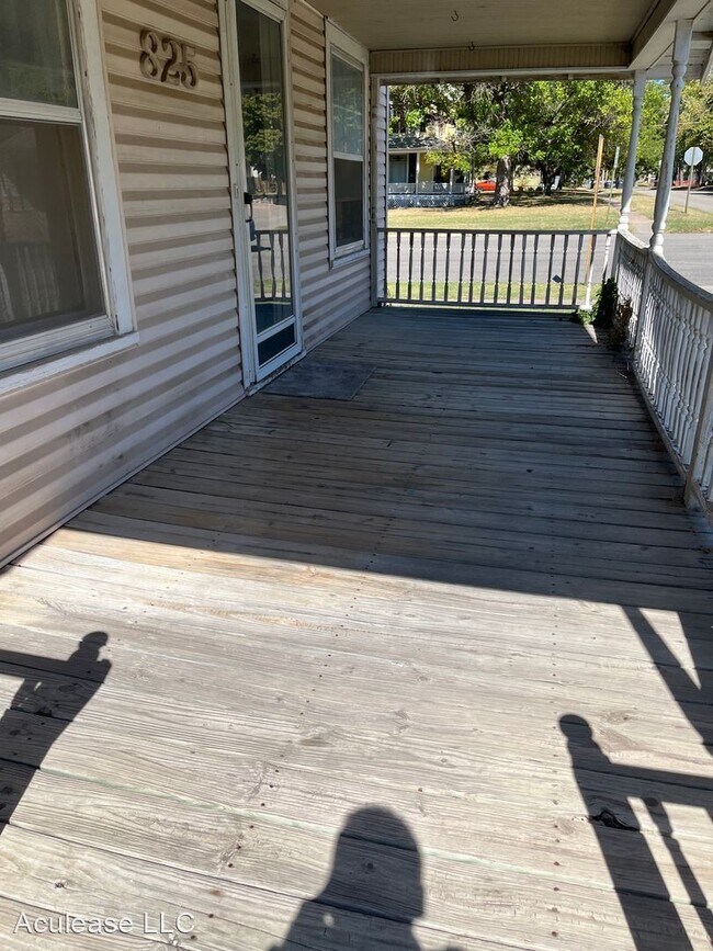 Foto del edificio - 3 br, 1 bath House - 825 N Walnut