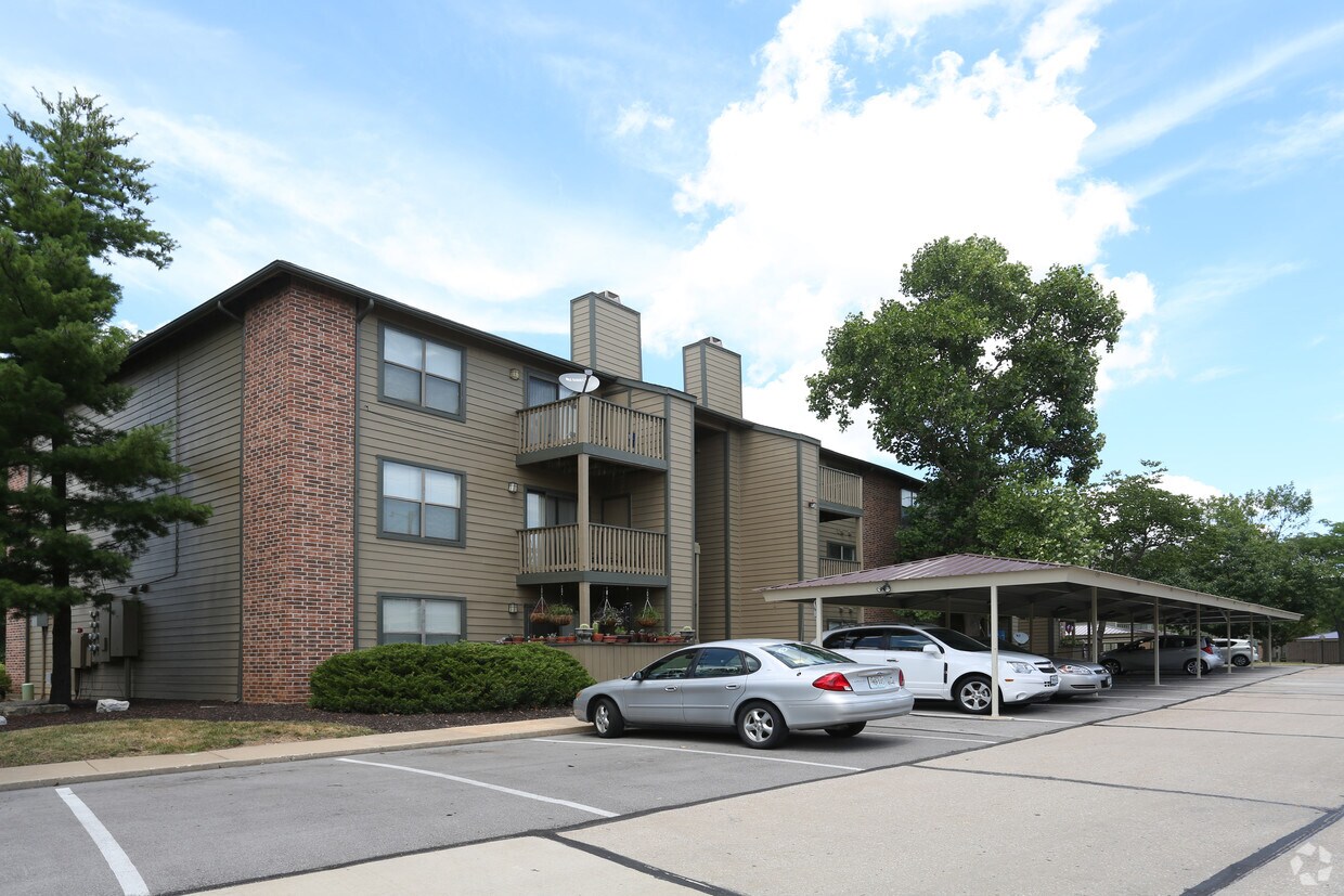 Sun River Village Apartments in Saint Peters, MO