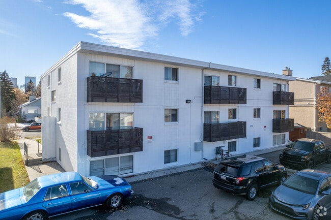 Building Photo - Centre Crescent Apartments 2