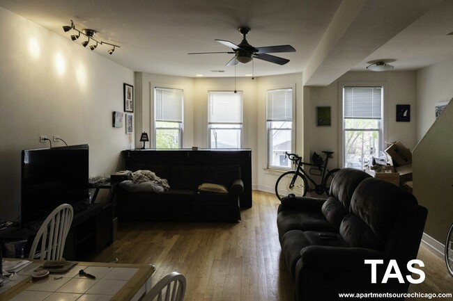 Foto del edificio - 3023 N Oakley Ave