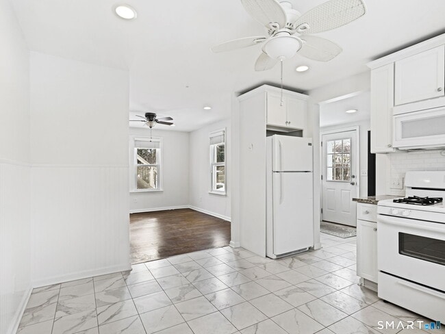 Building Photo - 229 Southfield Ave