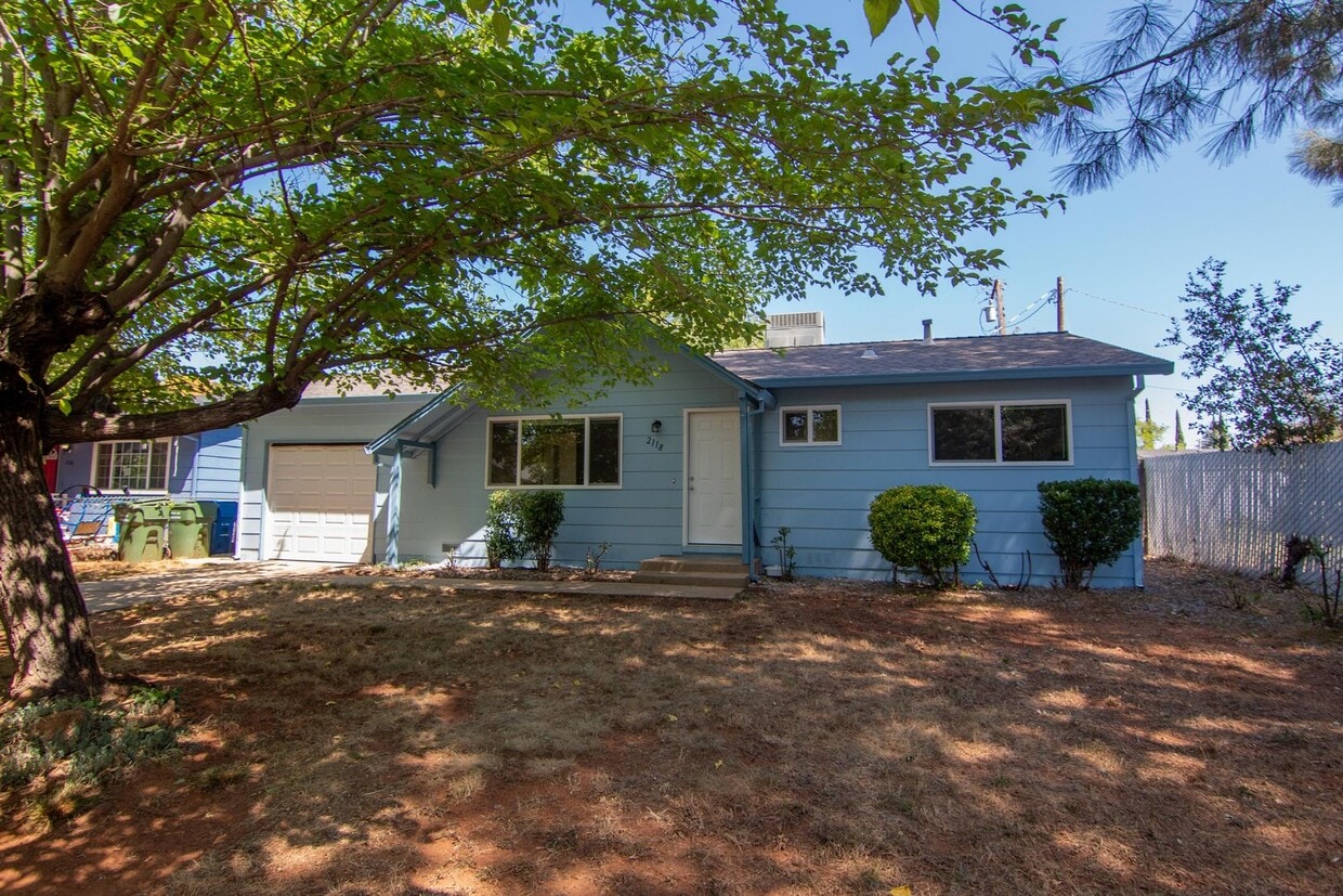 Primary Photo - 3 Bedroom Redding Home Near Enterprise Park!