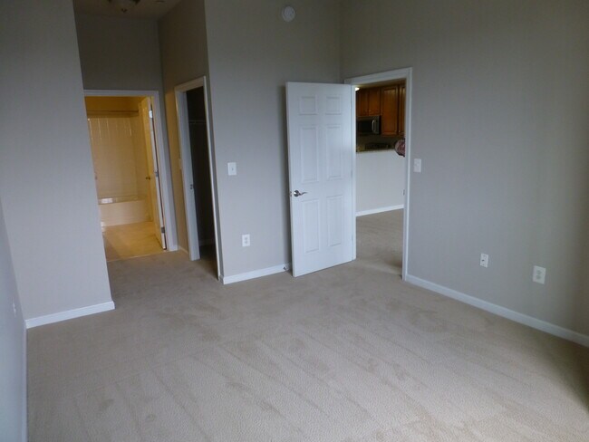 Bright bedroom - 11710 Old Georgetown Road