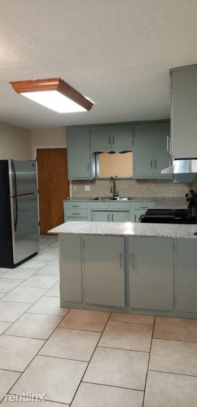 Building Photo - 3 br, 2 bath House - 318 E Seminole St