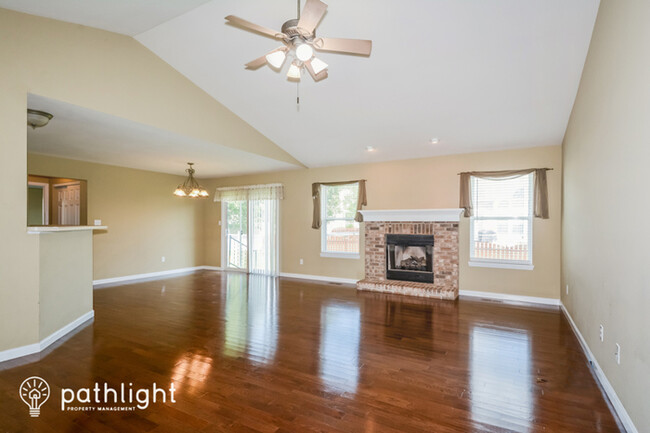 Foto del edificio - 310 Woodson Trail Drive, Wentzville, MO, 6...