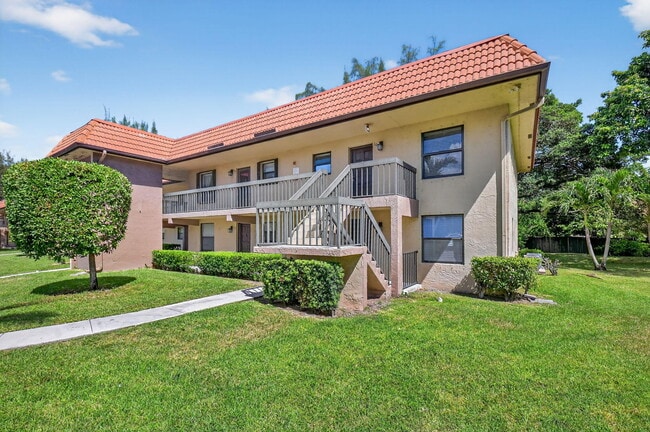 Building Photo - 21894 Lake Forest Cir